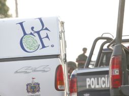 Peritos forenses acudieron al sitio para levantar los cuerpos y hacer estudios en el sitio. EL INFORMADOR / ARCHIVO