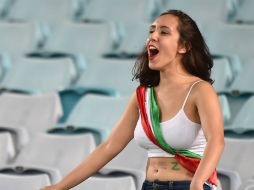 Las mujeres no pueden asistir a los eventos deportivos masculinos pero en los partidos se nota su presencia. AFP / P. Parks