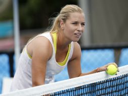 Cibulkova rebasa las tres mil unidades al inicio del Abierto de Australia. EFE / M. Nagi