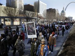 Ciudadanos recuerdan al gran activista de los derechos civiles y de la protesta pacífica con sentadas y marchas reivindicativas. AP / J. Roberson