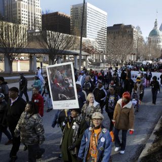 EU recuerda a Martin Luther King con protestas contra brutalidad policial