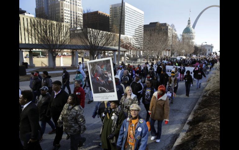 Ciudadanos recuerdan al gran activista de los derechos civiles y de la protesta pacífica con sentadas y marchas reivindicativas. AP / J. Roberson