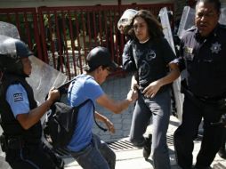 Denuncian que los elementos policiales entraron a planteles universitarios. FACEBOOK / Upoe Fnls