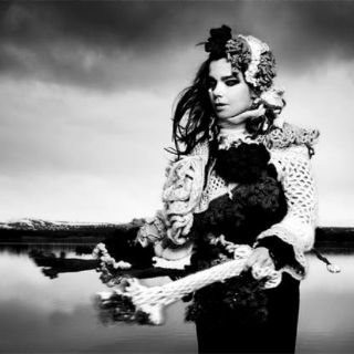 Björk adelanta lanzamiento de nuevo disco