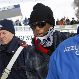 Tiger Woods pierde diente por golpe con una cámara