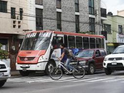 Tras una revisión hecha por paramédicos, el ciclista continuó su camino. EL INFORMADOR / ARCHIVO
