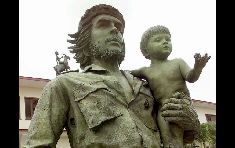 La madre del fallecido es la hija mayor del 'Che' Guevara, Hilda Guevara. AFP / ARCHIVO
