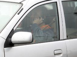 En estos momentos es de uno a cinco salarios mínimos la sanción a los automovilistas que usan el celular. EL INFORMADOR / ARCHIVO
