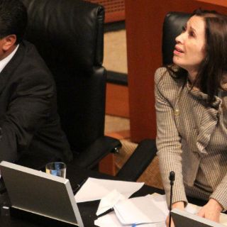 Aseguran que María Rojo no deja al PRD