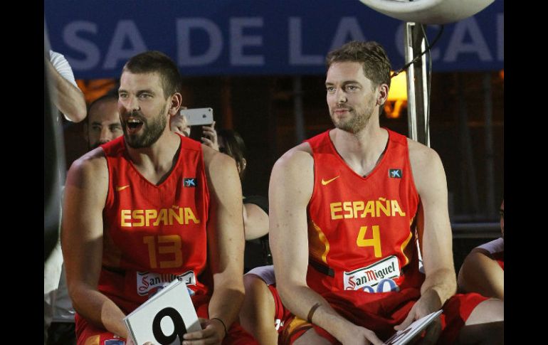Marc (i) jugará en la quinteta del Oeste, Pau en la del Este. EFE / Zipi