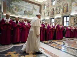 ''Un niño que ha aprendido en su familia a escuchar a los demás, estará dispuesto al diálogo'', asevera el Papa Francisco. AFP /