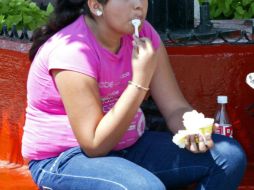 Los menores de edad no están exentos de aumentar de peso durante el periodo vacacional decembrino. EL INFORMADOR / ARCHIVO