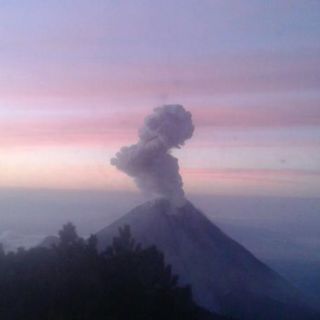 Reportan actividad constante del Volcán de Colima