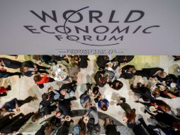 La manifestación, en la que los participantes exhiben pancartas de solidaridad y cantan en español, se desarrolla sin incidentes. AFP / F. Coffrini