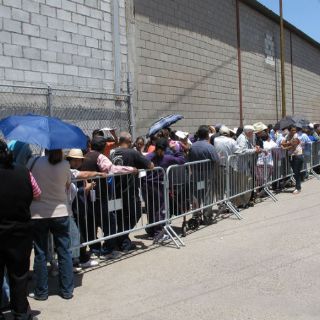 En Ciudad Juárez forman largas filas por televisión digital