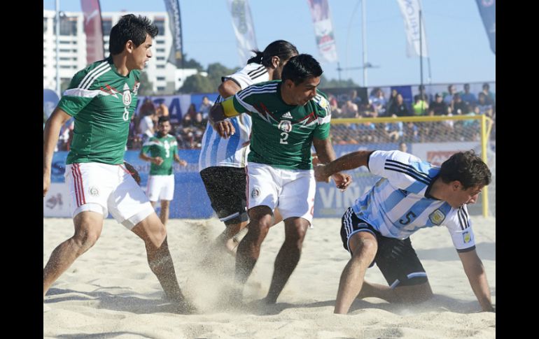 Con marcador de 5 a 2, la escuadra nacional se abre paso hacia la posibilidad de ganar el título. MEXSPORT / CORTESIA BEACHSOCCER.COM