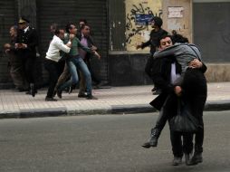 La manifestante, de 34 años, muere a causa de disparos hechos por la policía, que dispersaba la manifestación. AFP / E. El-Gebaly