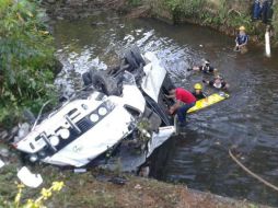Ambulancias trasladan a los pasajeros a diversos hospitales de la zona. TWITTER / @BCBRP