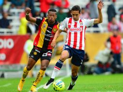 Las Chivas del Guadalajara sacan un punto del duelo ante los Leones Negros. MEXSPORT / R. Maya