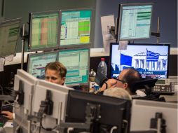 Corredores de bolsa ante los indicadores. AP / F. Rumpenhorst