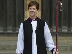 La reverenda, de 48 años de edad, está casada con el sacerdote George Lane, es madre de dos hijos y seguidora del equipo de futbol Manc EFE / N. Roddis