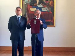 El gobernador de Michoacán, Salvador Jara (d) y el nuevo secretario del Gobierno, Jaime Esparza. TWITTER / ‏@SJara_gobmich