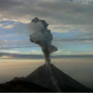El Volcán de Colima tiene dos nuevas exhalaciones