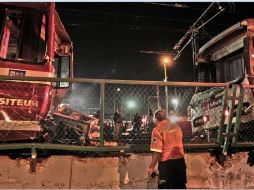 Unidades de rescate acudieron al lugar del accidente para brindar atenciones a los lesionados. EL INFORMADOR / E. Barrera