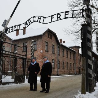 Hungría reconoce su culpa en el Holocausto; rinde homenaje a víctimas