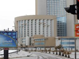 El hotel Corinthia fue atacado este martes por cinco hombres encapuchados. EFE /