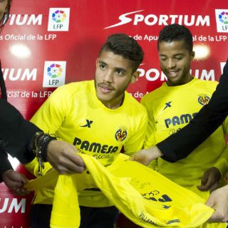 Los Dos Santos esperan salir a flote en el Nou Camp