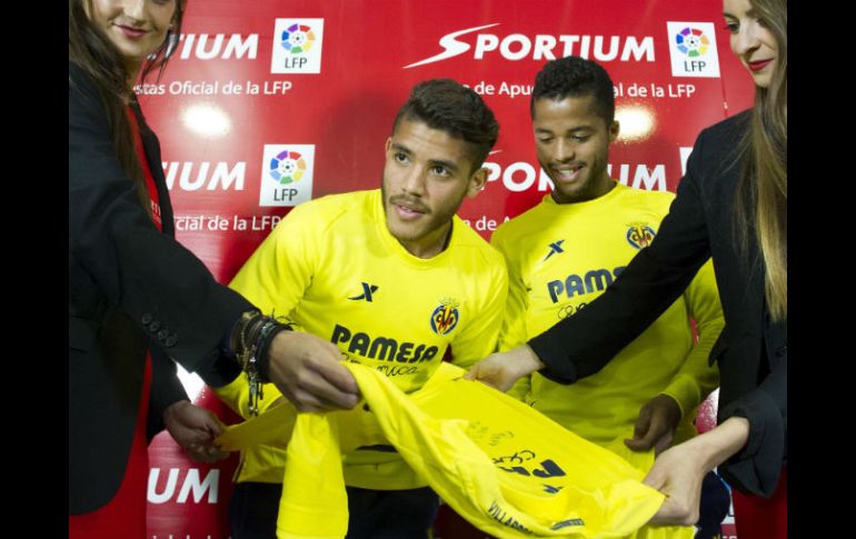 Jonathan (izq.) y Giovani (der.) dos Santos se formaron en La Masía y dieron sus primeros pasos en Primera División con el Barcelona. EFE / D. Castelló