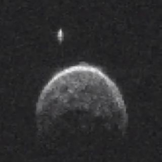 Asteriode que pasó cerca de la Tierra tiene su propia luna