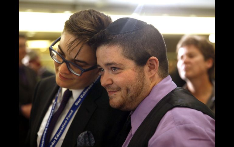 Las parejas que conviven sin estar casadas pueden compartir ya bienes a nivel jurídico. AFP / ARCHIVO