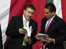 Luis Raúl González Pérez (i) rinde su informe ante la Comisión Permanente del Congreso de la Unión. SUN / L. Godínez