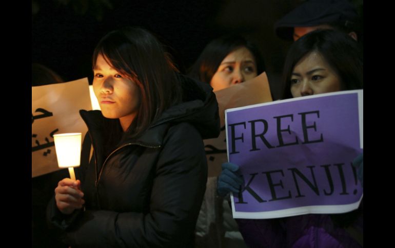 Cientos de personas piden la liberación del periodista nipón Kenji Goto. AP / E.Hoshiko