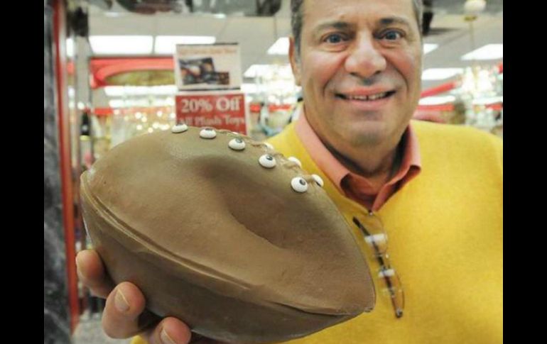 El fabricante escribió en la imagen 'Peso neto 13lbs... ¡Ups! Es decir 11.2 lbs'. TWITTER / @Sarris_Candies