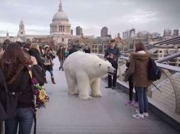 El oso mecánico pesa alrededor de 20 kilogramos. YOUTUBE / Sky Atlantic