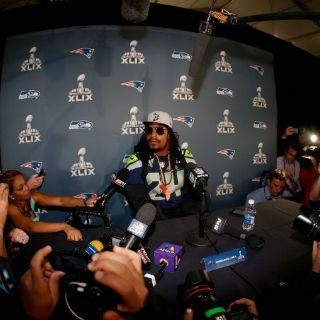 Marshawn Lynch repite actitud arrogante ante los medios