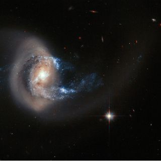 El Hubble capta el choque de dos galaxias