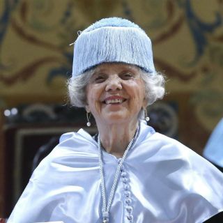 Elena Poniatowska advierte sobre riesgos de Internet