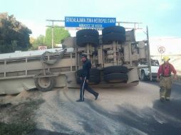 Un espacio de la caja de carga quedó sobre la carpeta asfáltica. EL INFORMADOR /