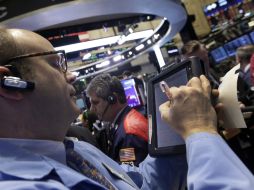 La desaceleración de la economía estadounidense en el último trimestre del 2014 afectó las operaciones bursátiles. AP / R. Drew