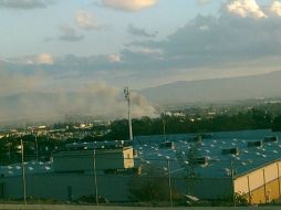 Elementos de Protección Civil se encargan de evitar que las llamas se propaguen en zonas habitadas. EL INFORMADOR /