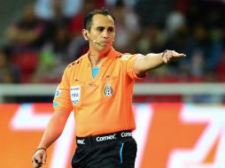 Luis Enrique Santander marcó penalti en una jugada entre Carlos Fierro y Aquivaldo Mosquera. MEXSPORT / A. Macías