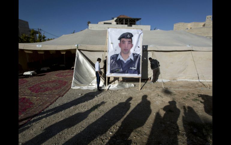 La ausencia de mención al militar en el video de decapitación del rehén japonés aumenta los temores. AP / N. Nasser