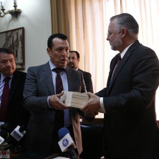 Entregan segundo Informe de Gobierno al Congreso de Jalisco