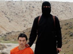 El grupo yihadista Estado Islámico difundió el domingo un vídeo en el que se ve un cuerpo decapitado que aparentemente es el de Goto. AP /