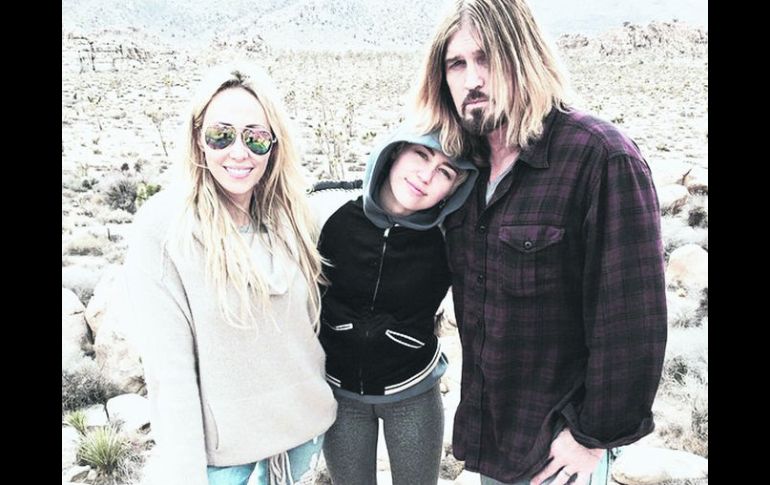 Familia. De vez en cuando, la cantante presume que pasa tiempo con sus padres INSTAGRAM /