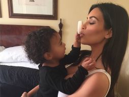 La hija de Kanye West le da unos retoques de polvo a su famosa progenitora. INSTAGRAM / @kimkardashian